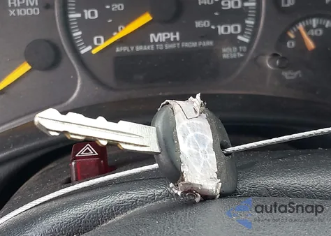 2001 Chevrolet Silverado 1500 Lt z USA, uszkodzony, nr VIN 2GCEK19T011291107